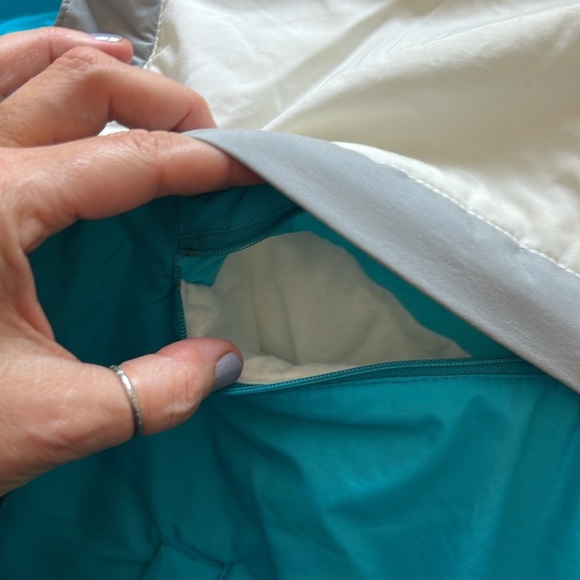 Vintage Snow Trails Medium White and Teal Ski Jacket - Picture 6 of 13